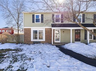 16 Springwood Dr, Webster, NY 14580