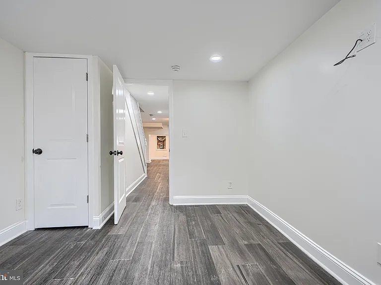 404 N Robinson St — Photo 23