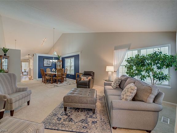 4th image of 8960 Ashwood Ct