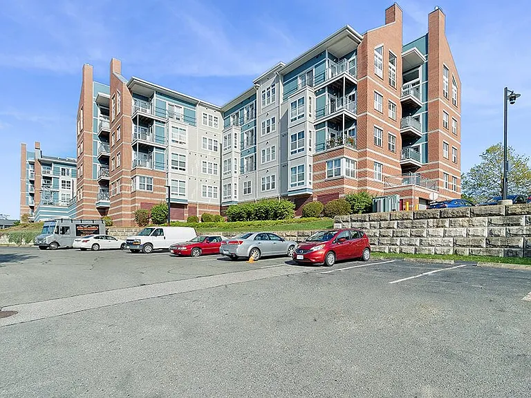 Axis Admiral's Hill Apartments — Photo 28