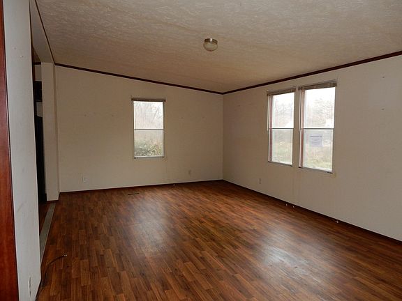 4th image of 879 Honey Locust Ln