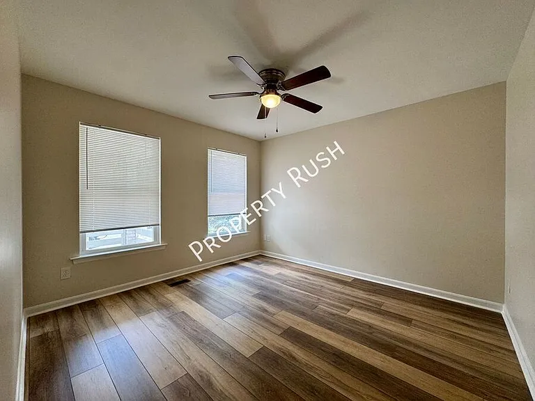 709 N Holly St — Photo 14