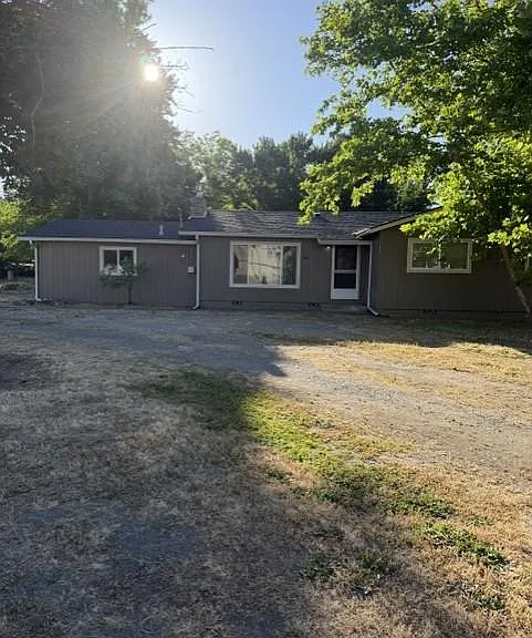 965 SW Lincoln Rd — Photo 1