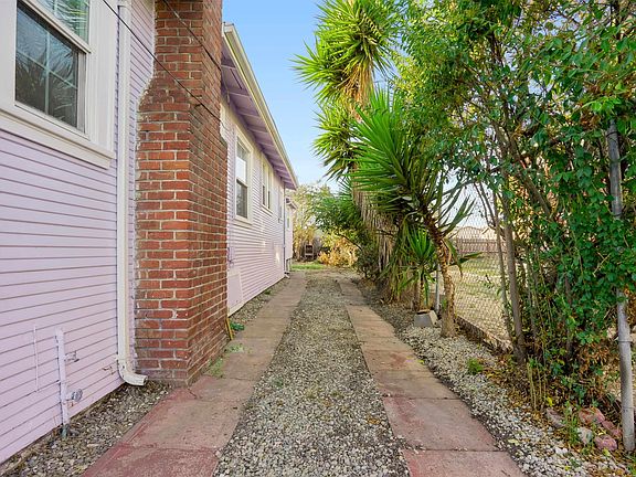 4th image of 1035 73rd Ave