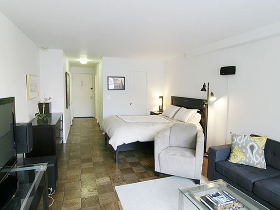 4th image of 7 E 14th St APT 704