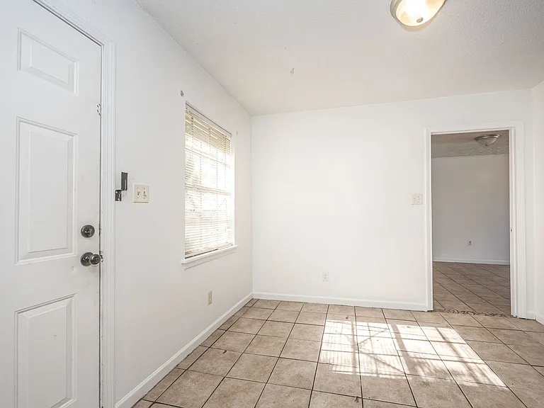 5612 Rose Dr — Photo 7