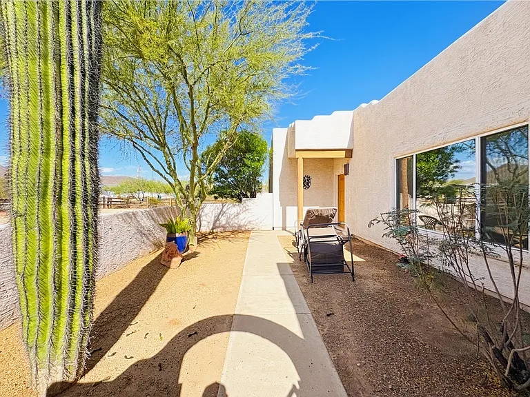 1033 E Irvine Rd #A — Photo 5