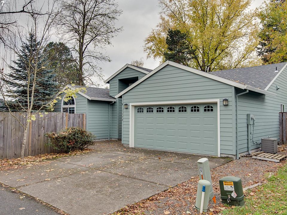 1st image of 1298 NE Lilac Ct