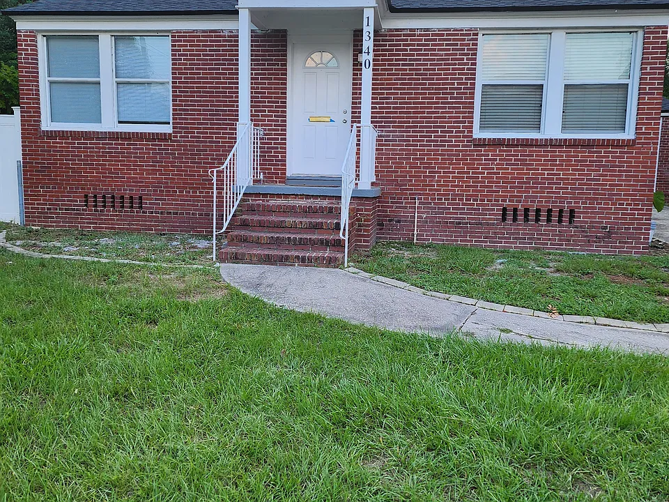 1340 River Hills Cir E