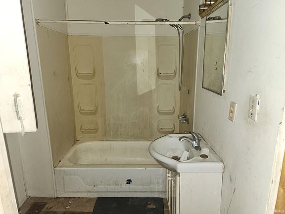 2nd image of 110 E 8th St
