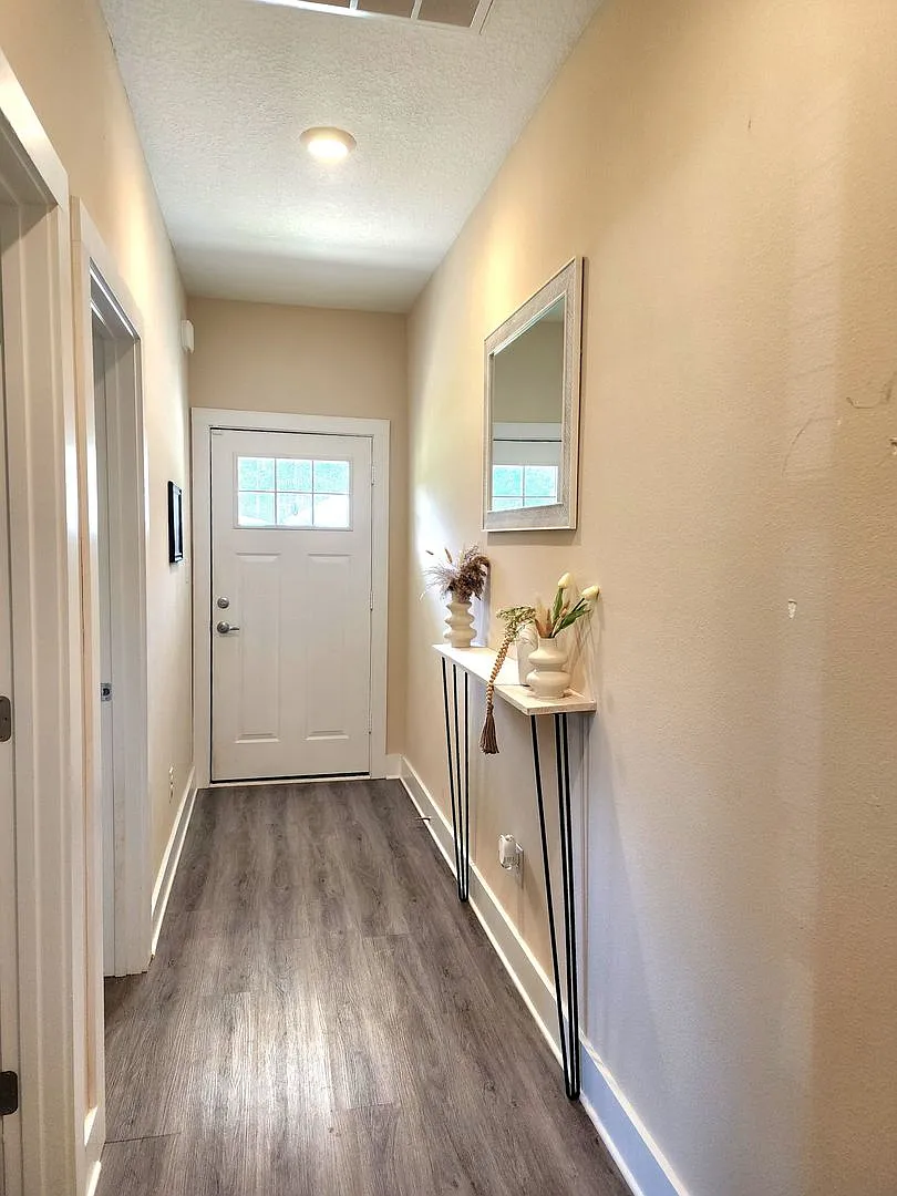 Discover the charm and elegance of this stunning all-brick home! — Photo 2
