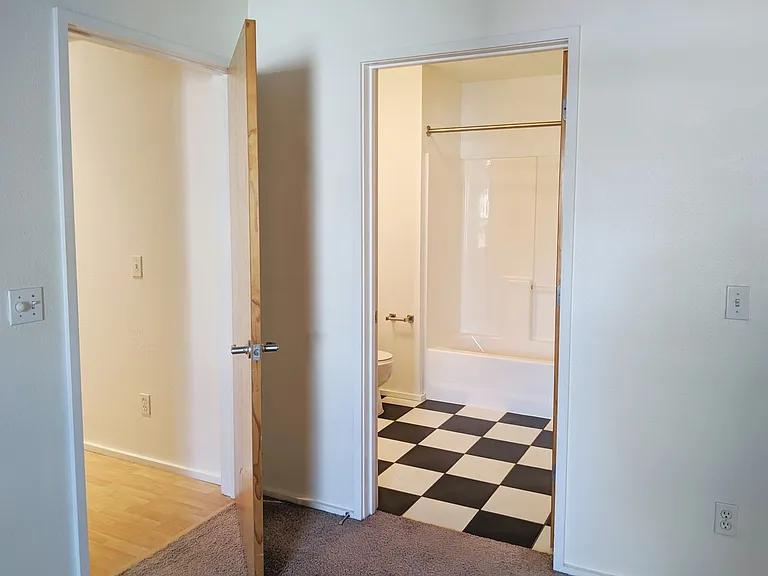 Mercury - Residential — Photo 73