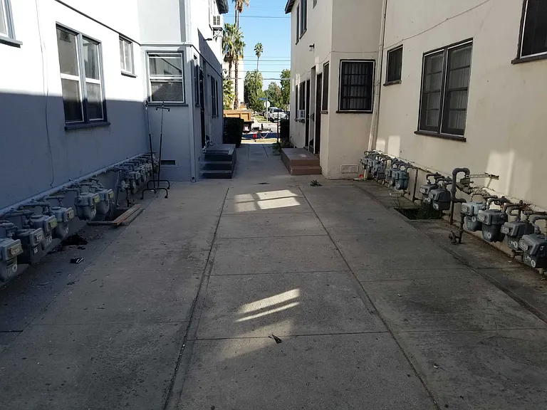 Woodman Ave — Photo 3