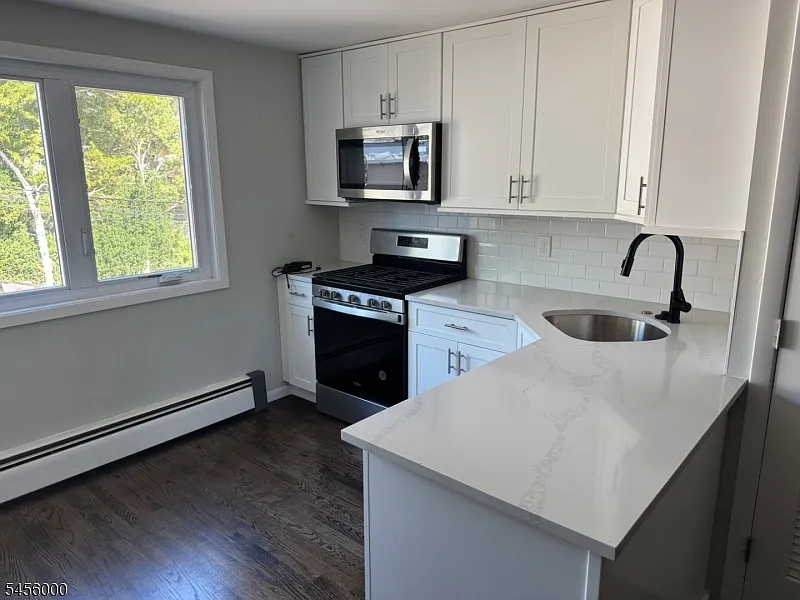 2 bed, 1.0 bath, $2,600 — Photo 2