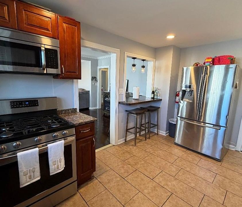 1st image of 835 Dixie Ln