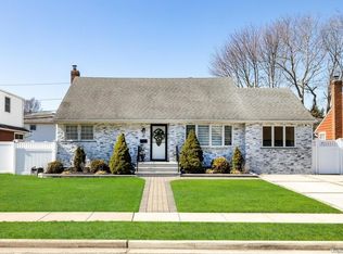 62 Lincoln Rd W, Plainview, NY 11803