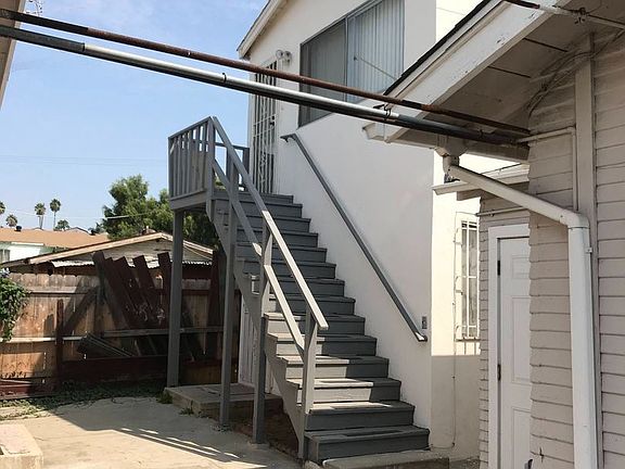 3rd image of 233 S Pardee St