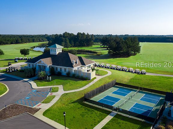 3rd image of 562 Crimson Pointe Dr