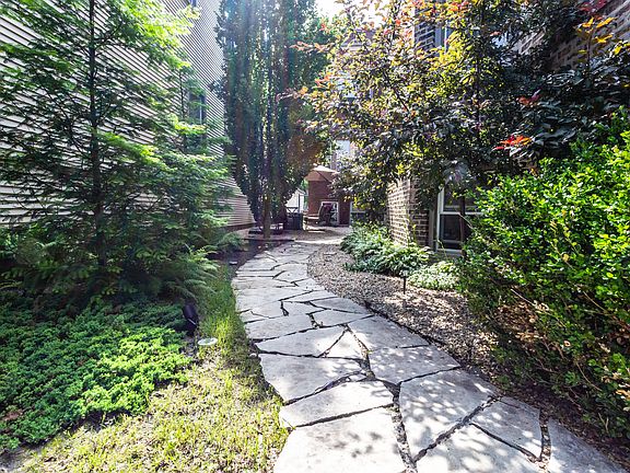 2nd image of 3052 N Kedzie Ave APT 2