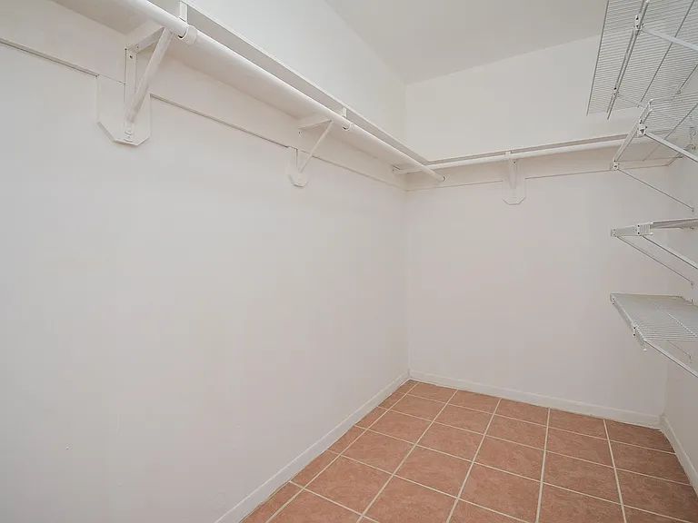 21318 Park Valley Dr — Photo 35