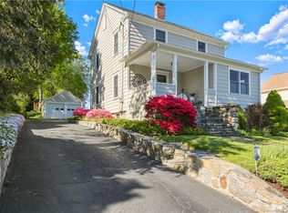 25 Grove St, Trumbull, CT 06611