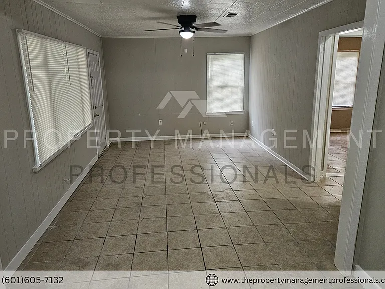 140 Neatherwood Dr — Photo 1