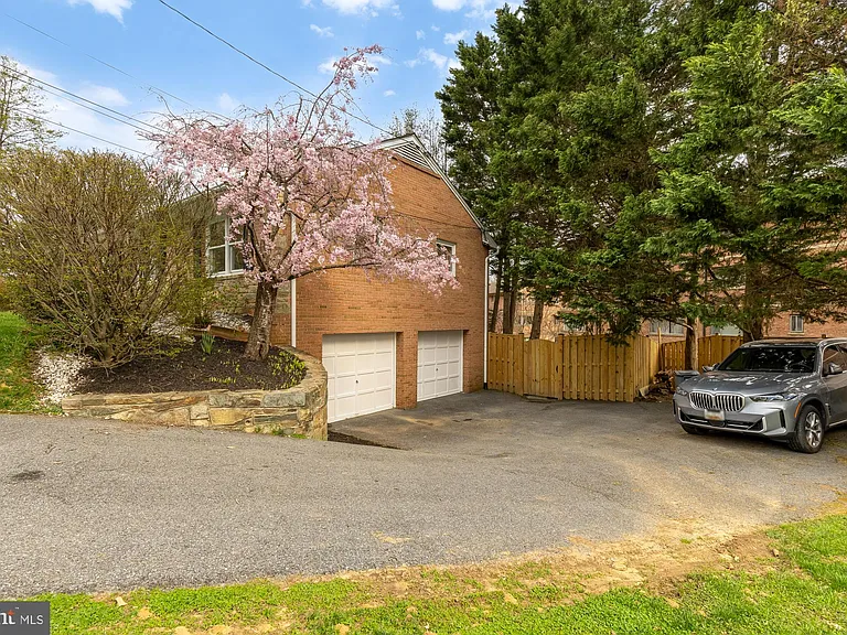 5001 Overlea Ct — Photo 44