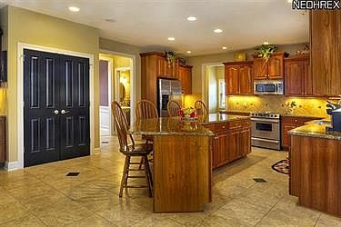 5th image of 10218 N Red Oak