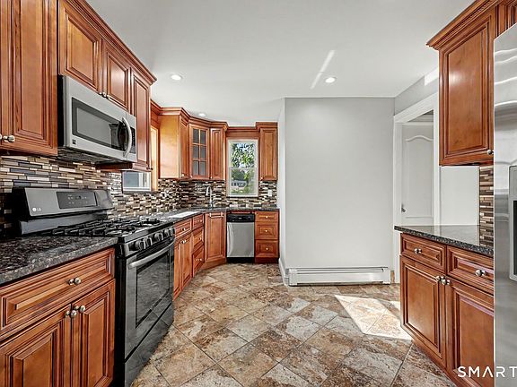 4th image of 210 Berwick Avenue