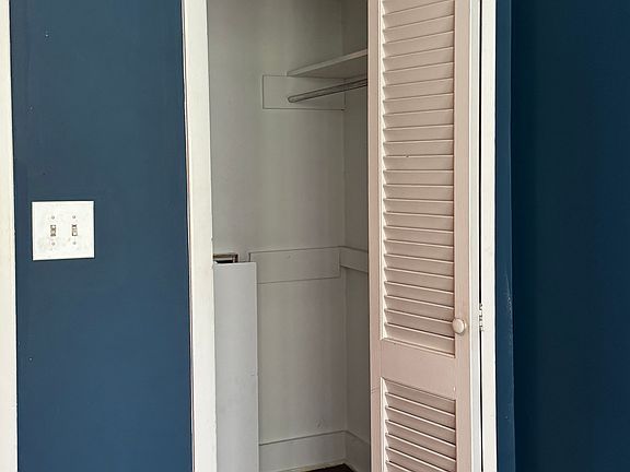 Walk-in closet