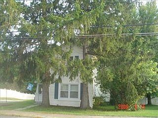 3rd image of 911 Young St