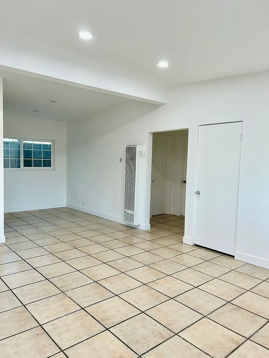 Building Photo - 107 Ann Ave #107