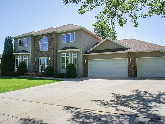 2nd image of 905 Sommerset Dr