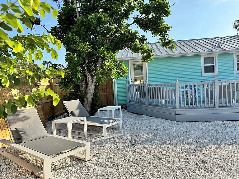 6980 Poinsetta Ave — Photo 16