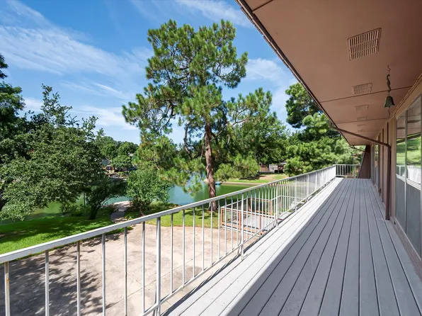 2213 Winewood Ln, Arlington, TX 76013