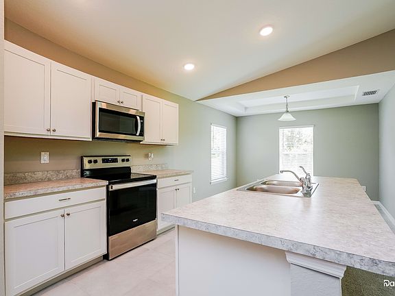 3rd image of 52 Olive Ave S
