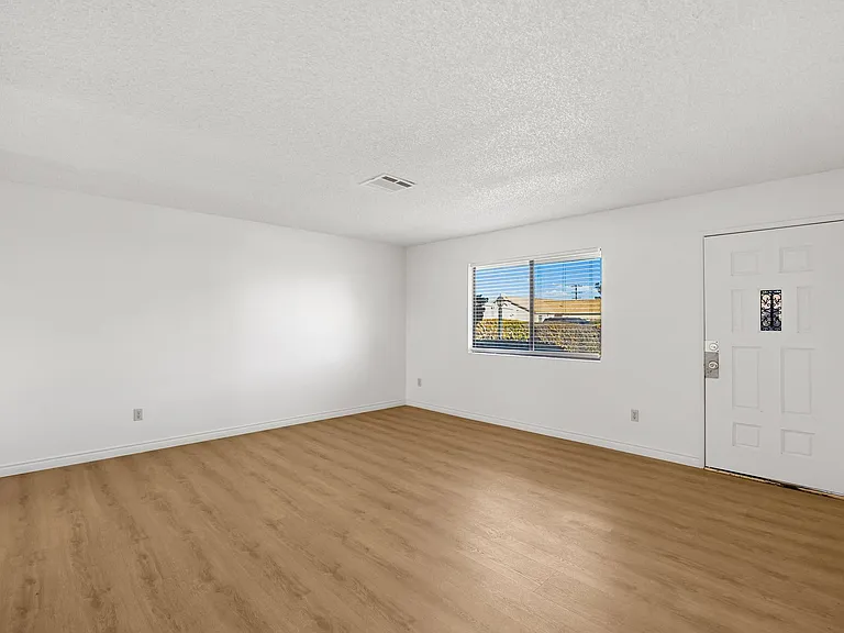 15360 Sequoia St — Photo 6