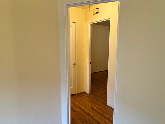 2nd image of 1016 SE 26th Ave #1006