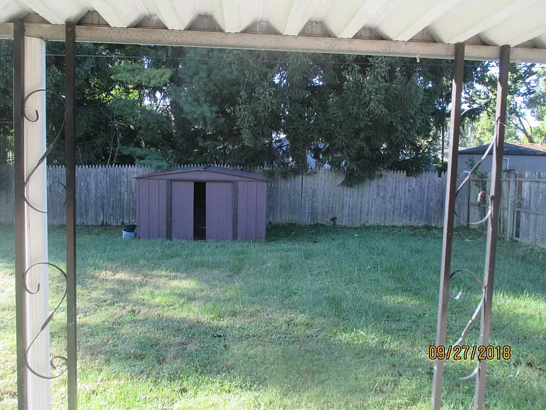 3585 Roswell Dr — Photo 32