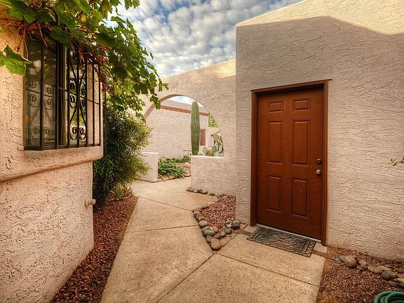 5th image of 2822 E Weymouth Cir