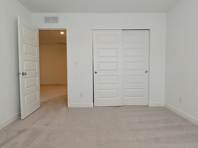 1728 Trinity Ln — Photo 27