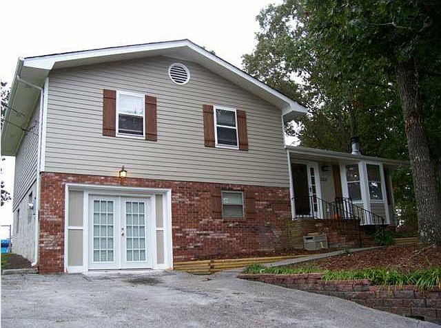 1st image of 388 E Sharon Cir