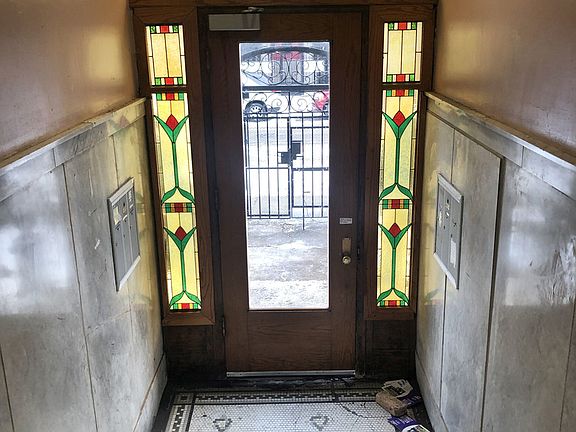 2nd image of 5120 N Kenmore Ave APT 2S