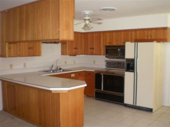 5th image of 3209 Encanto Dr