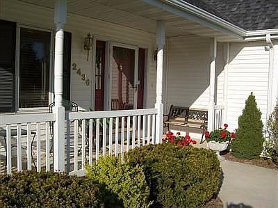3rd image of 2436 Newport Cir