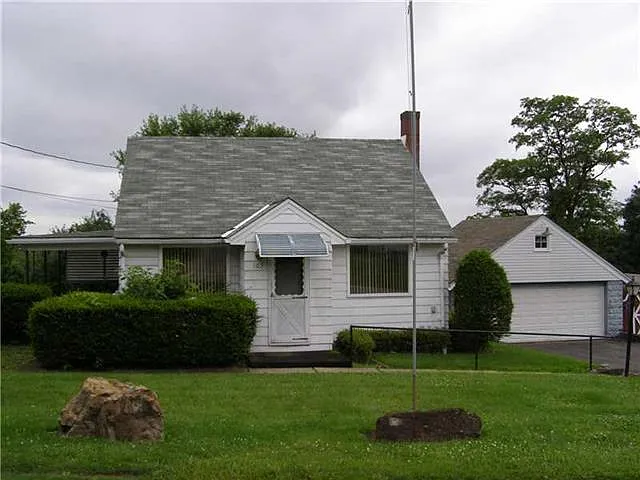 103 Albert Ave photo 1