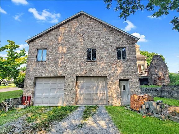 2nd image of 148 Speer St