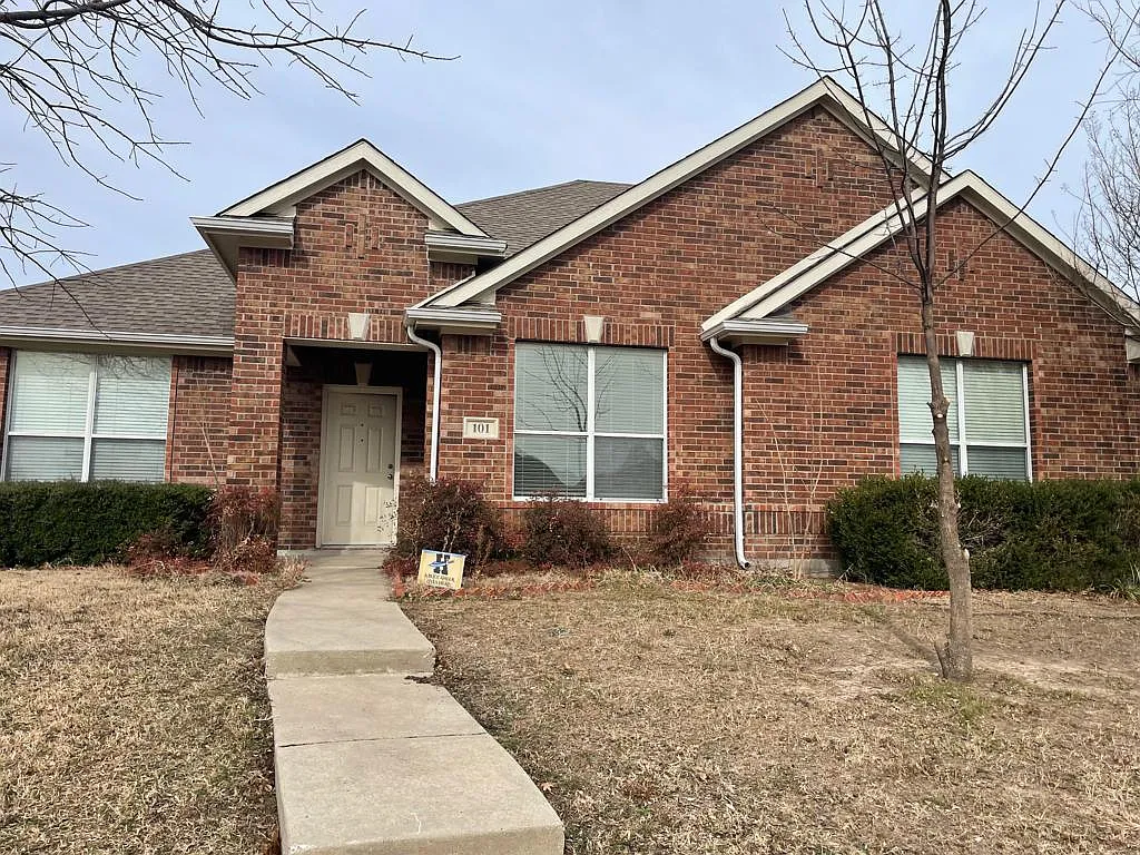 4 bed, 2374 sqft, $2,750 — Photo 1