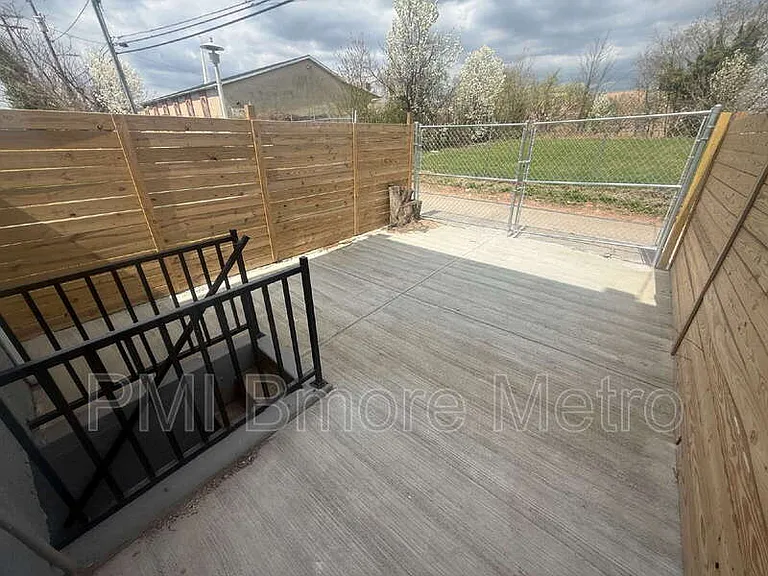 1756 E North Ave — Photo 24