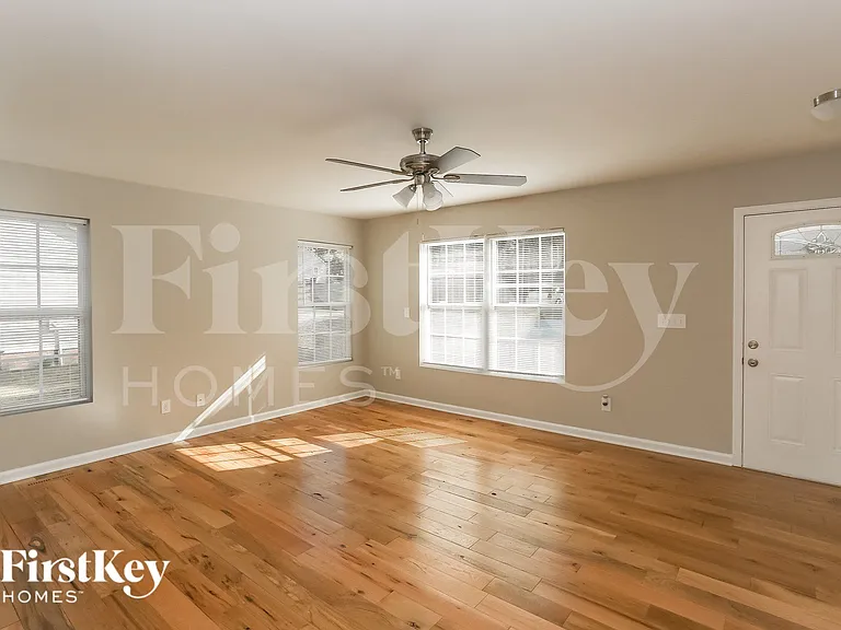 1018 Austin Ave — Photo 6